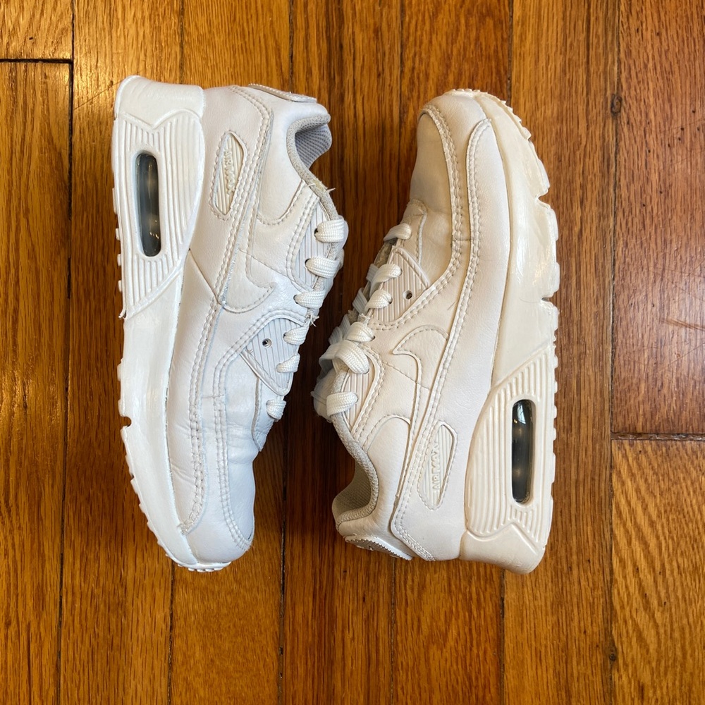 Kids Nike Air Max 90. Size 2Y.